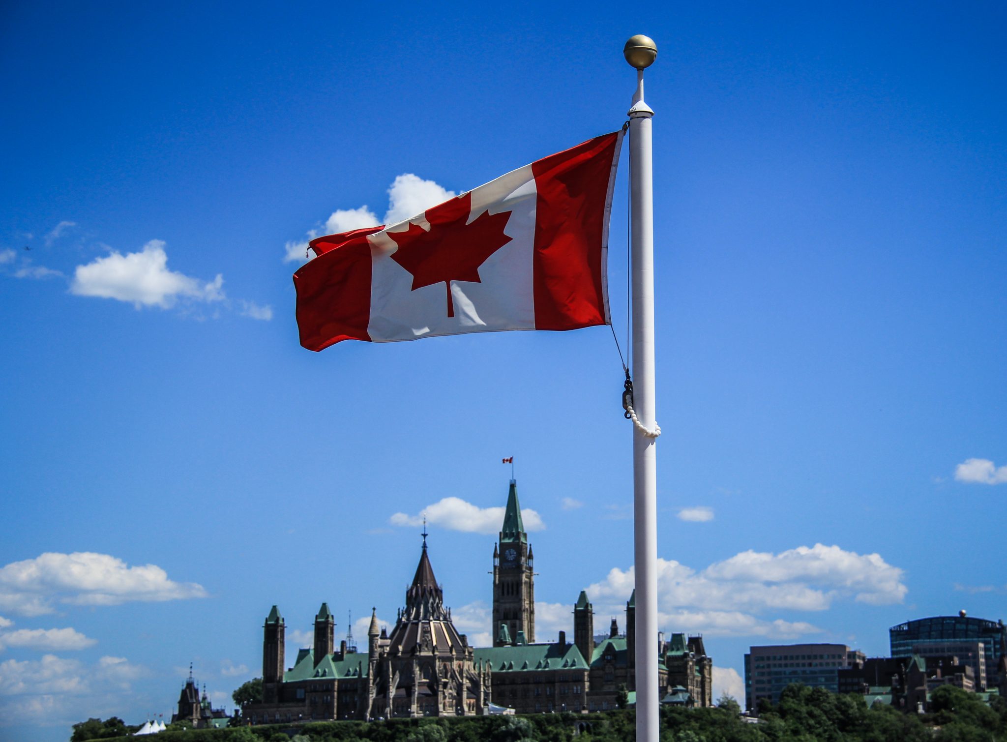 Канада с флагом